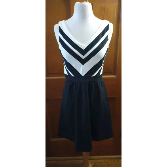 Cynthia Rowley Sleeveless Dress Size S NWT Black/White Mini Fit And Flare - Picture 2 of 9